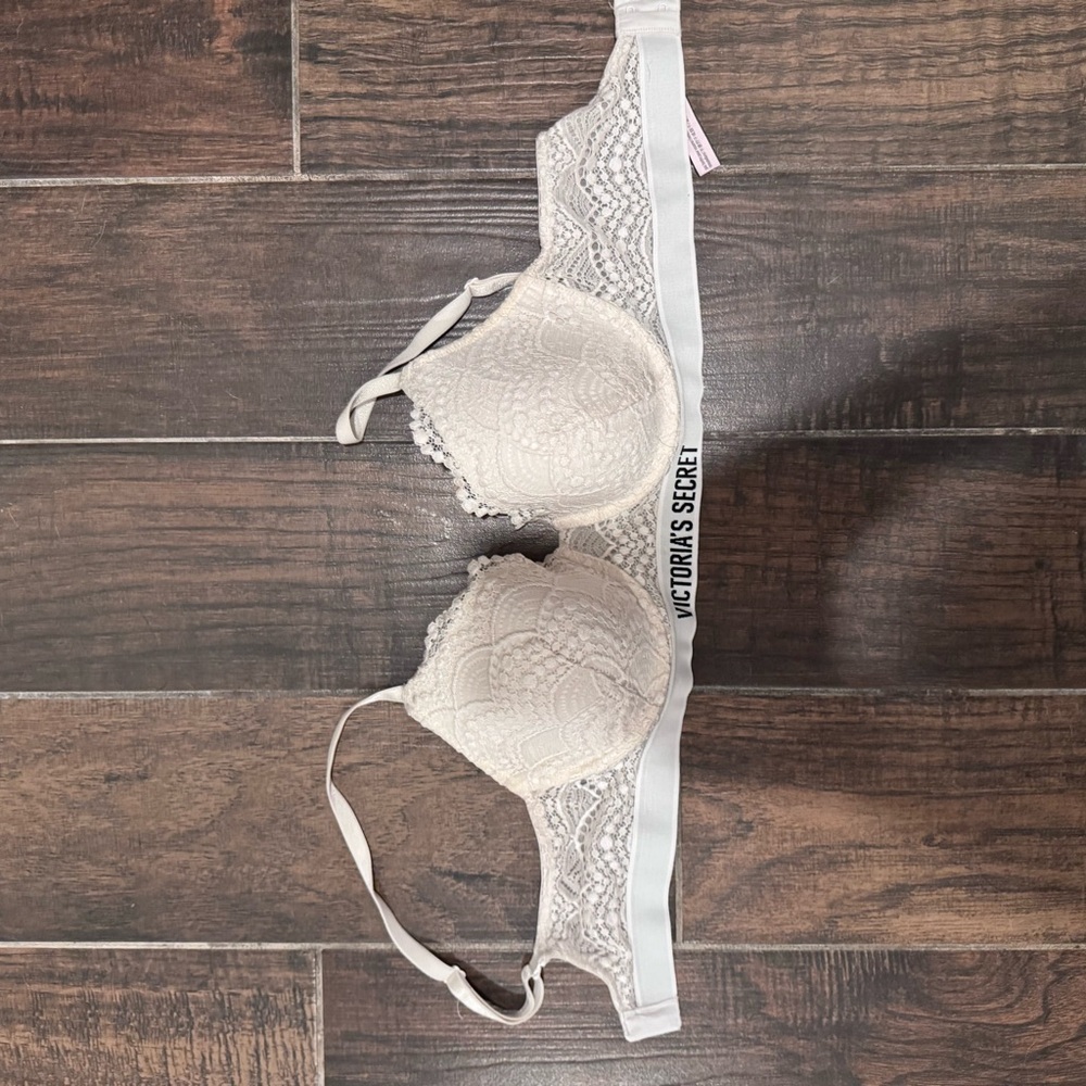 Victoria's Secret Cream Lace Bra